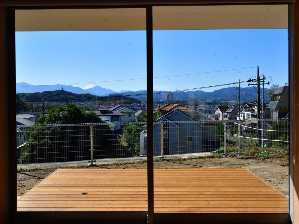 窓から富士山